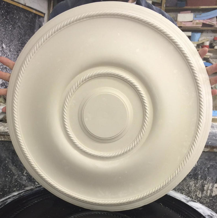 Plain Ceiling Rose - Medium Rope - 550mm